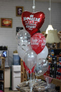 Set: Latexballons (2x Weiß, 2x Grau, 2x Rot), 2 graue Konfetti-Ballons, 1 roter Geburtstagsballon und 1 Folienballon Königin-eine Lebenseinstellung“