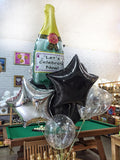 Set: 1 Champagner-Flasche, 3 Konfetti-Ballons, 2 Foliensterne (Grau und Schwarz) und 5 Latexballons (Schwarz)