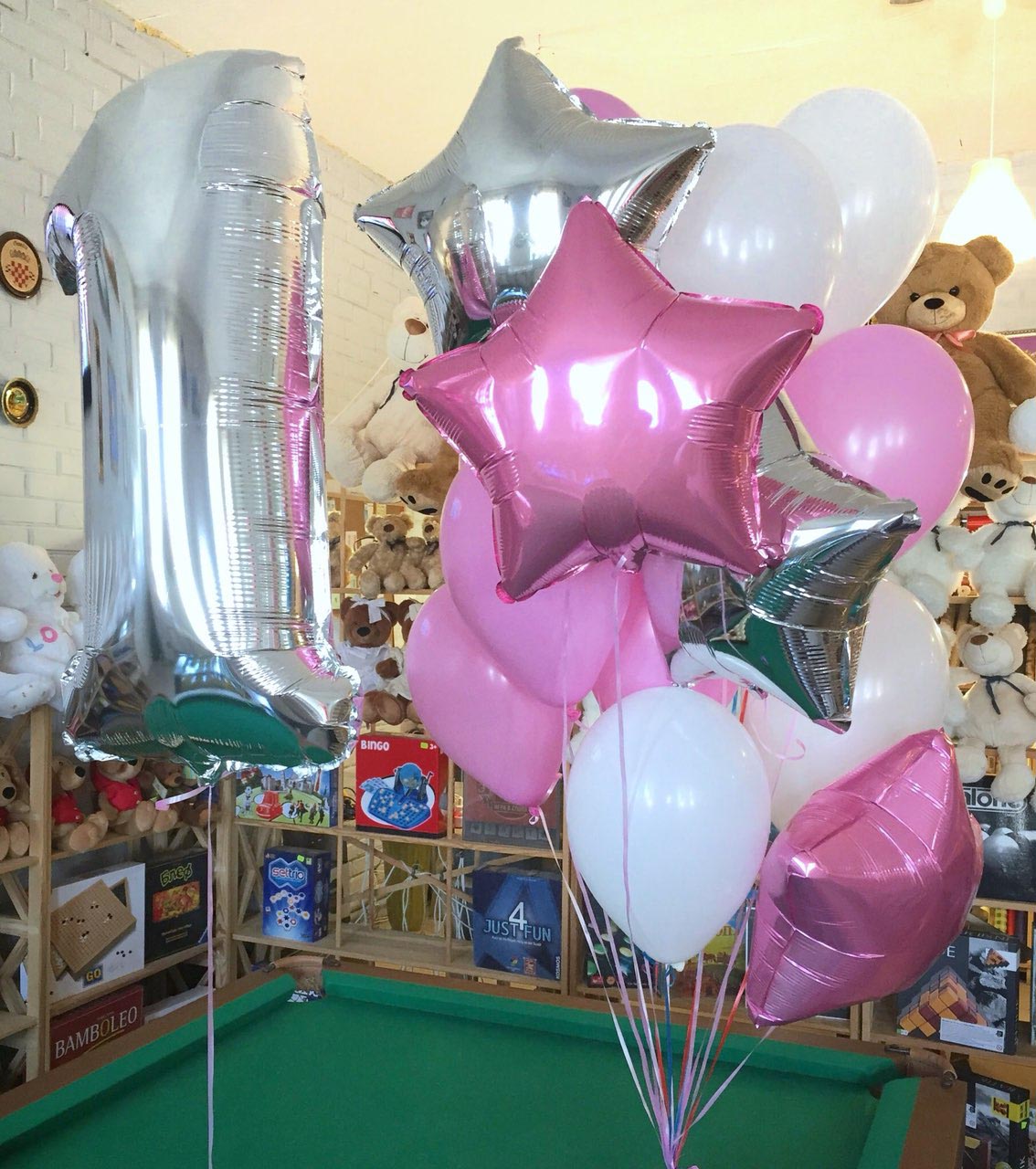 Set: Eine graue 100 cm Zahl, 4 Foliensterne (Grau und Rosa) und 10 Latexballons (Rosa und Weiß)